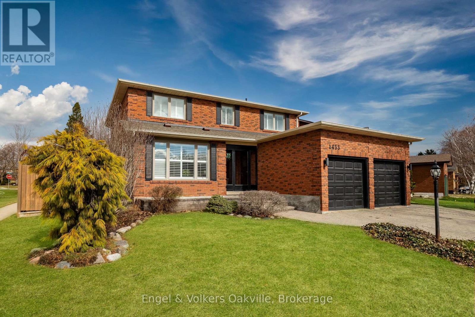 1433 KATHLEEN CRESCENT