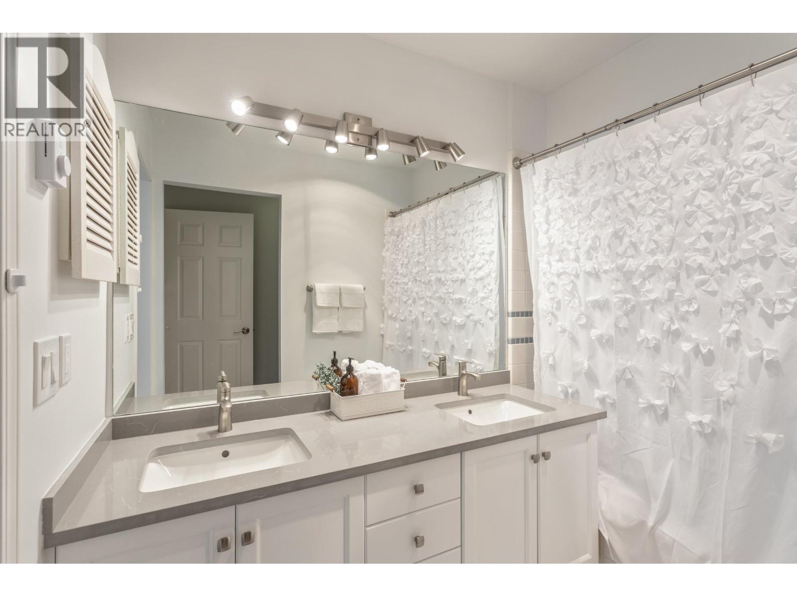 46 3939 INDIAN RIVER DRIVE, North Vancouver