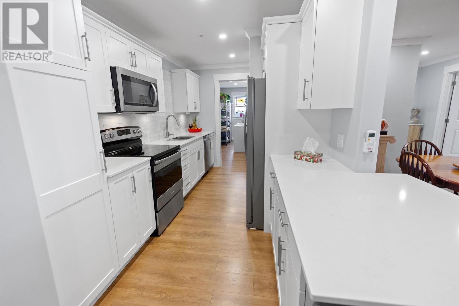 #403 18 GILBERT DRIVE - 16