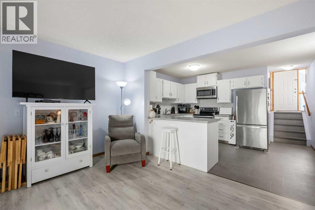 Single Family House 3 Level for Sale in  Somervale Park SW Somerset Calgary 