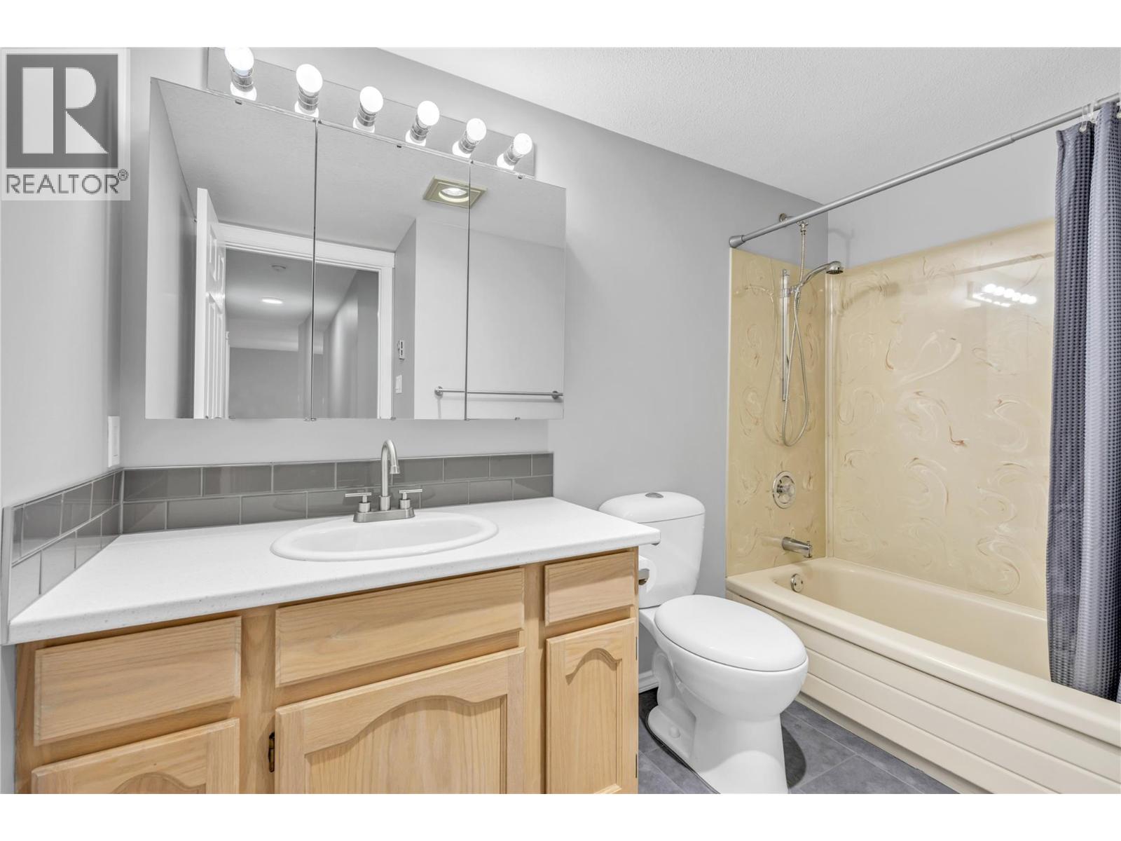 272 GREEN Avenue W Unit# 208, Penticton