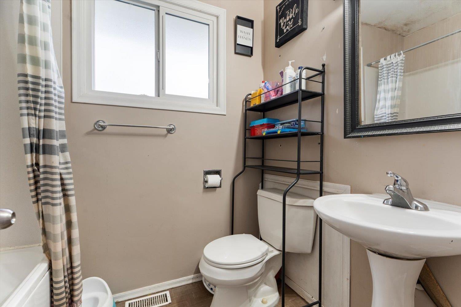 33919 VICTORY BOULEVARD, Abbotsford