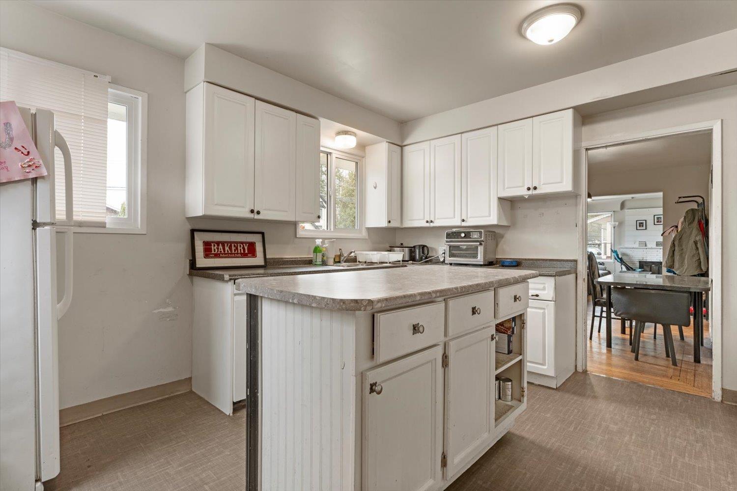 33919 VICTORY BOULEVARD, Abbotsford