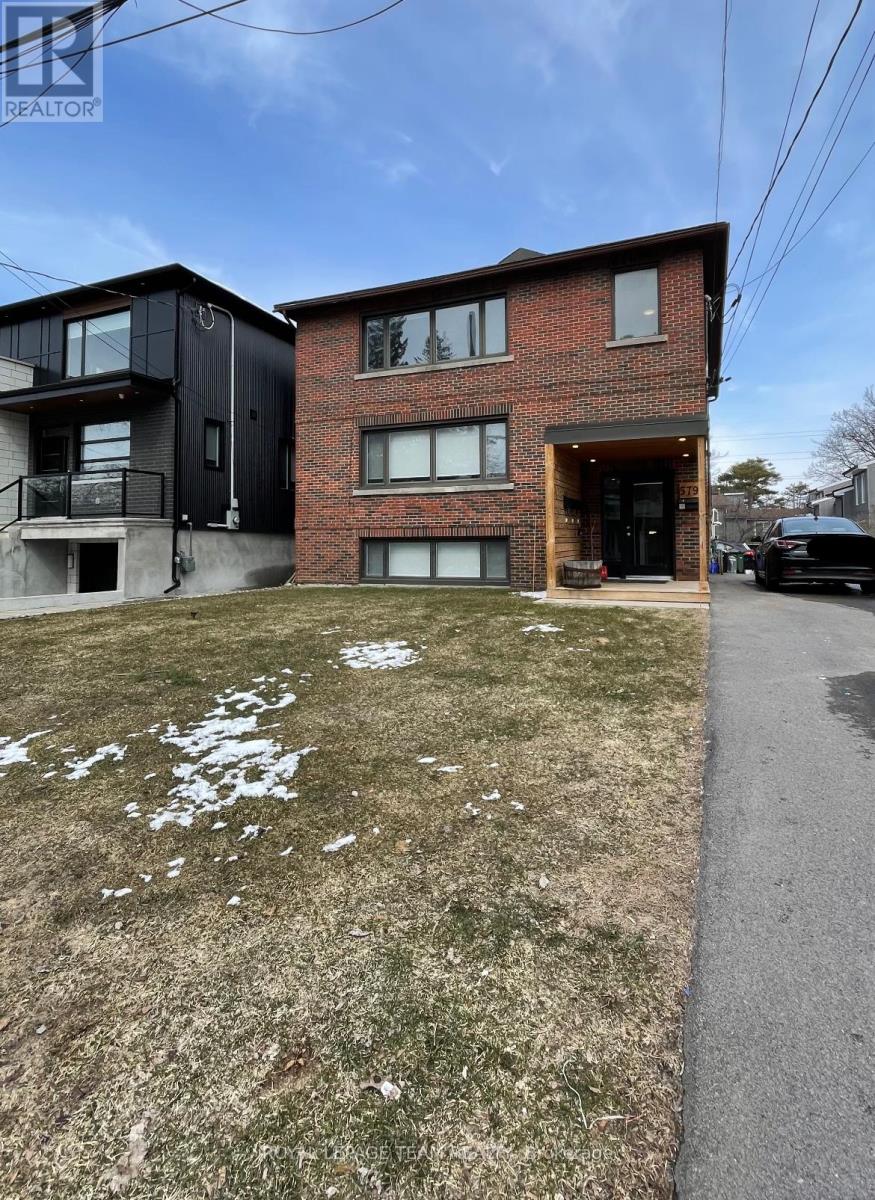 Welcome to 579 Tweedsmuir Ave | Triplex