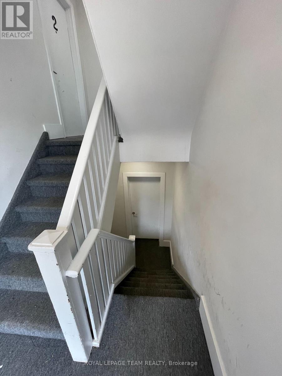 U1 basement/storage; U2 1 flight; U3 3 flights.