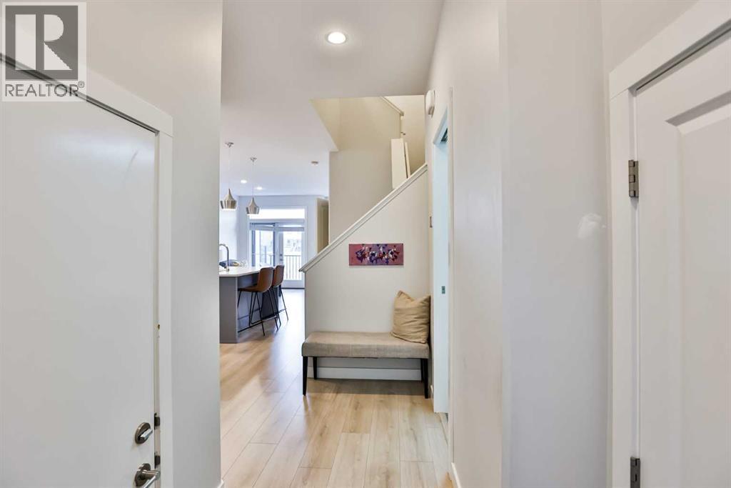 #4 73 AQUITANIA CIRCLE W - 5