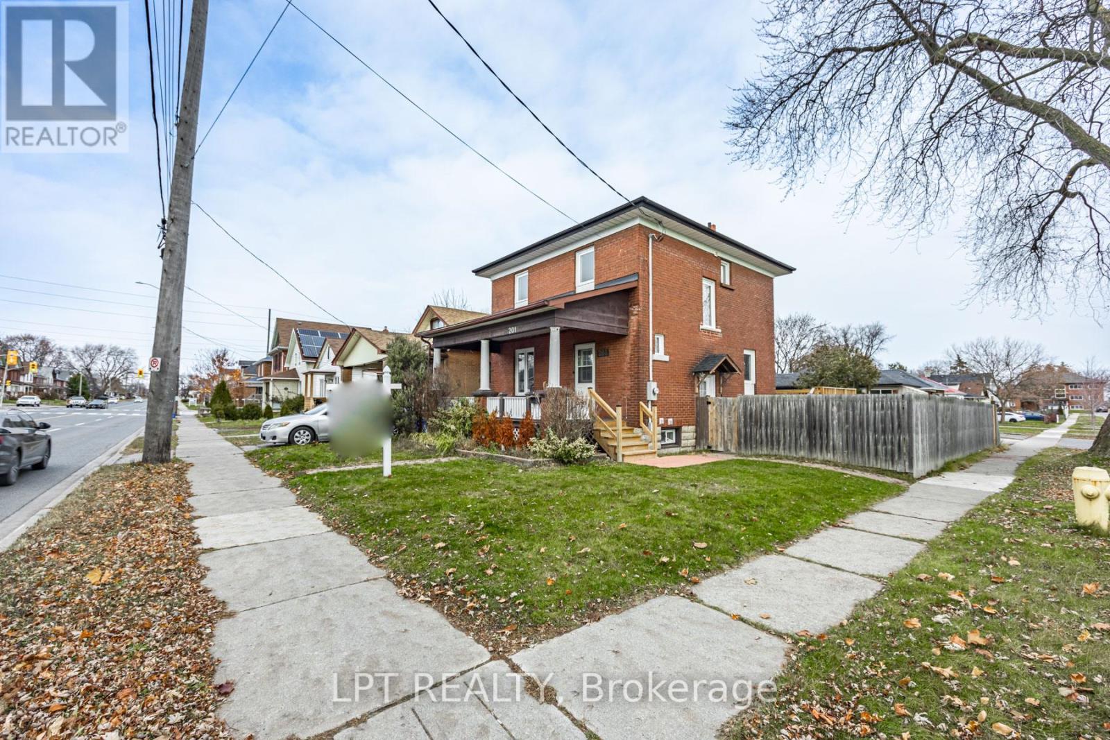 201 RITSON ROAD S - 3