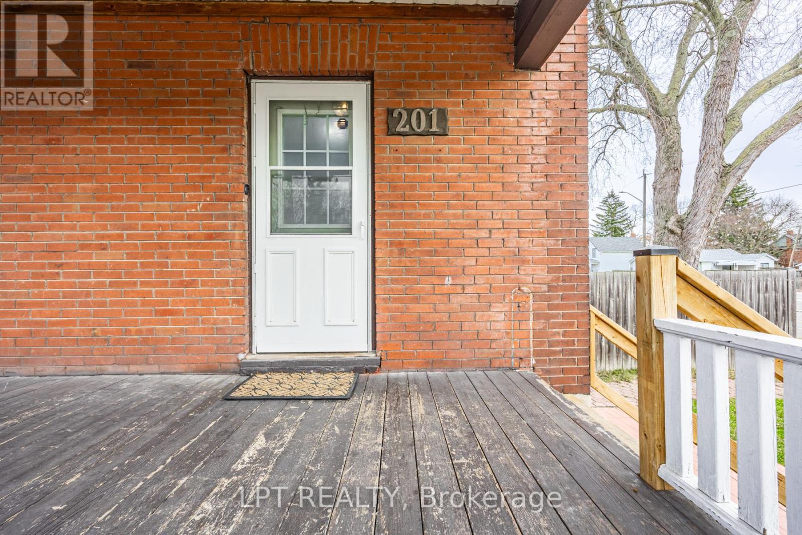 201 RITSON ROAD S - 4