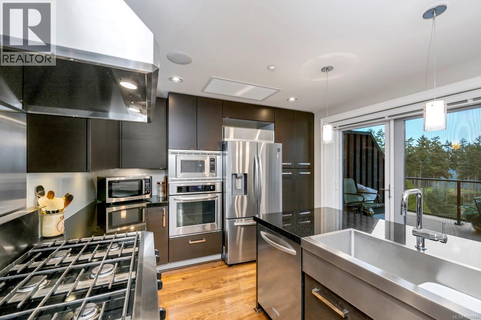 #802 1400 Lynburne Pl - 16
