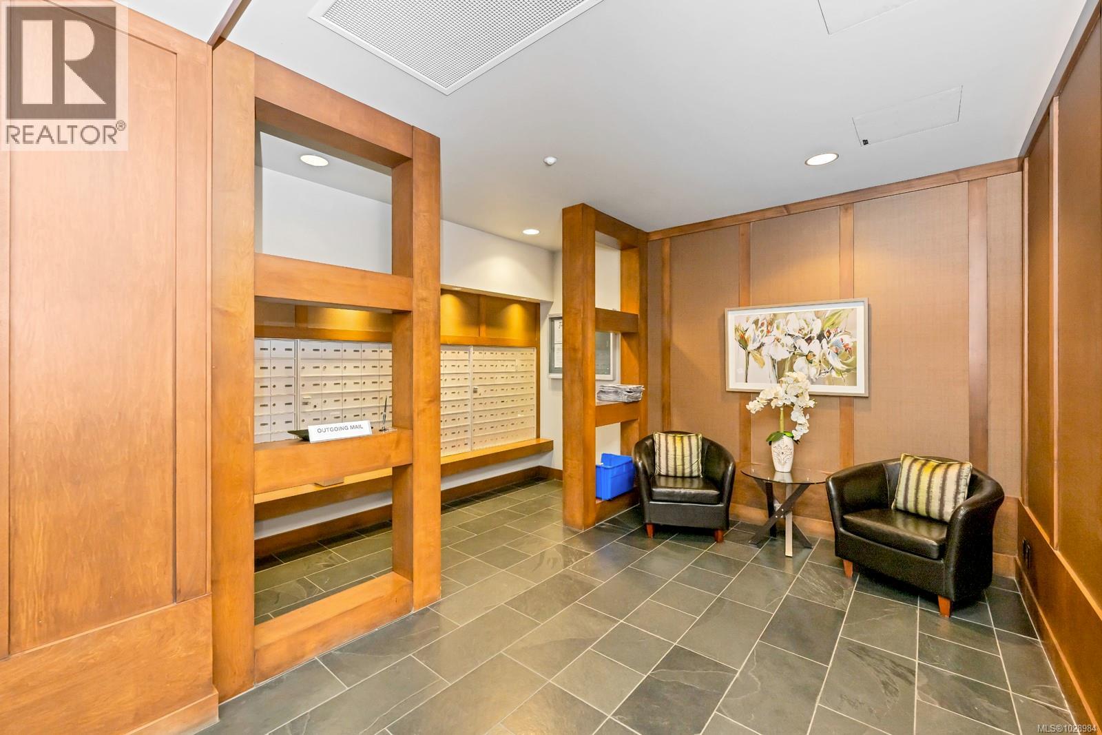 #802 1400 Lynburne Pl - 38