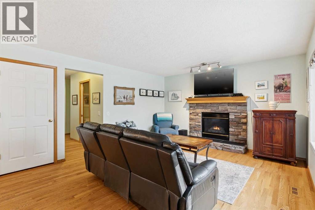 Single Family House for Sale in  Mt Brewster Circle SE McKenzie Lake Calgary 