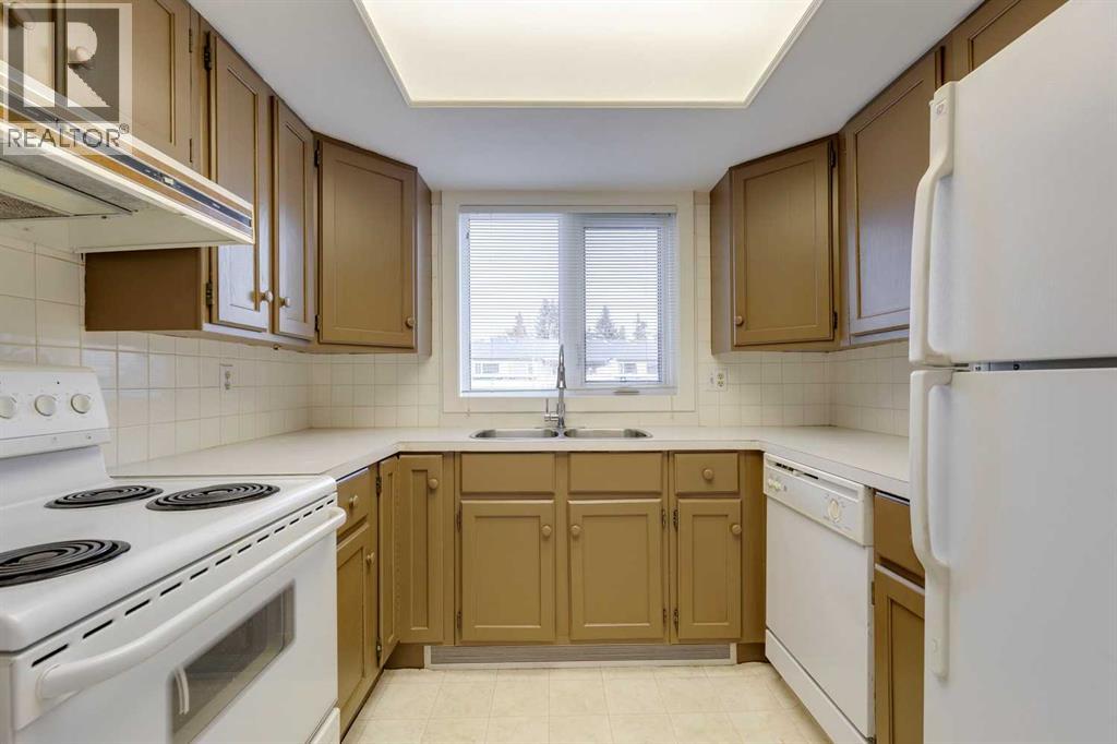 Single Family House for Sale in    Street NW Varsity Calgary 