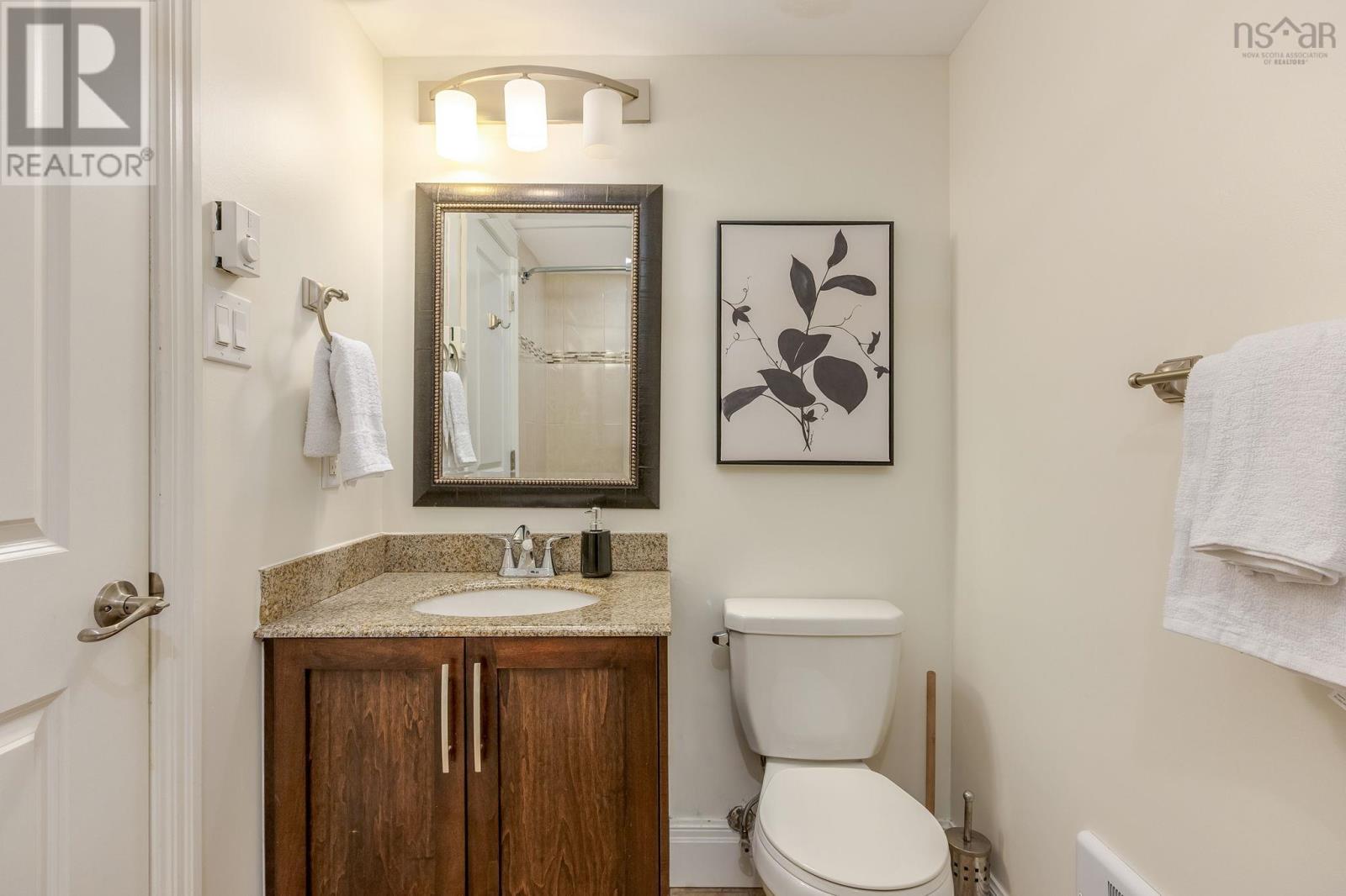 Property 32 of 37 of 1110 45 Vimy Avenue