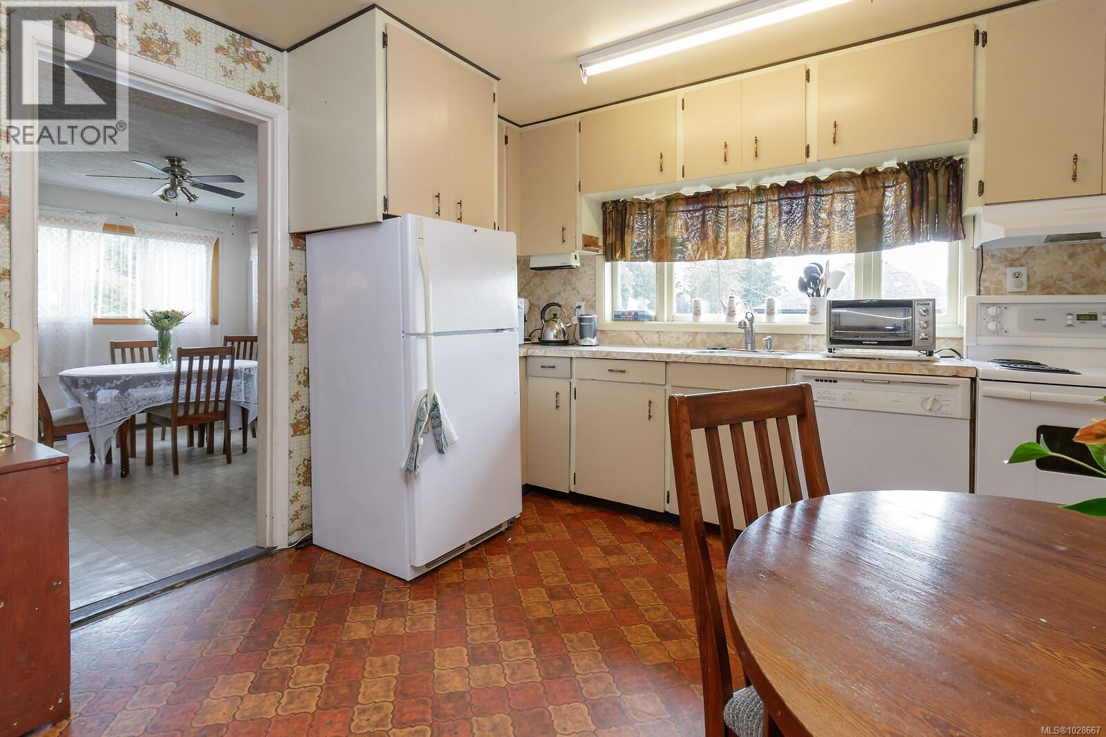 1598 CHAPLIN ST - 14