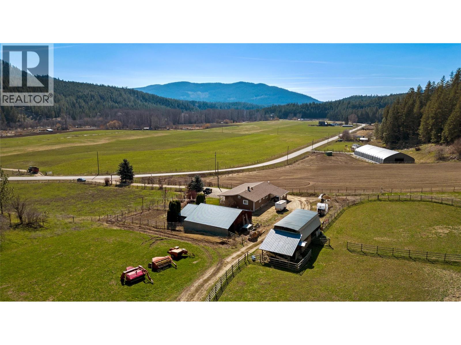 2720 Salmon River Road, Salmon Arm