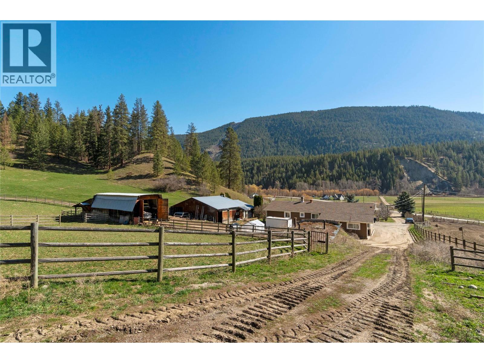 2720 Salmon River Road, Salmon Arm