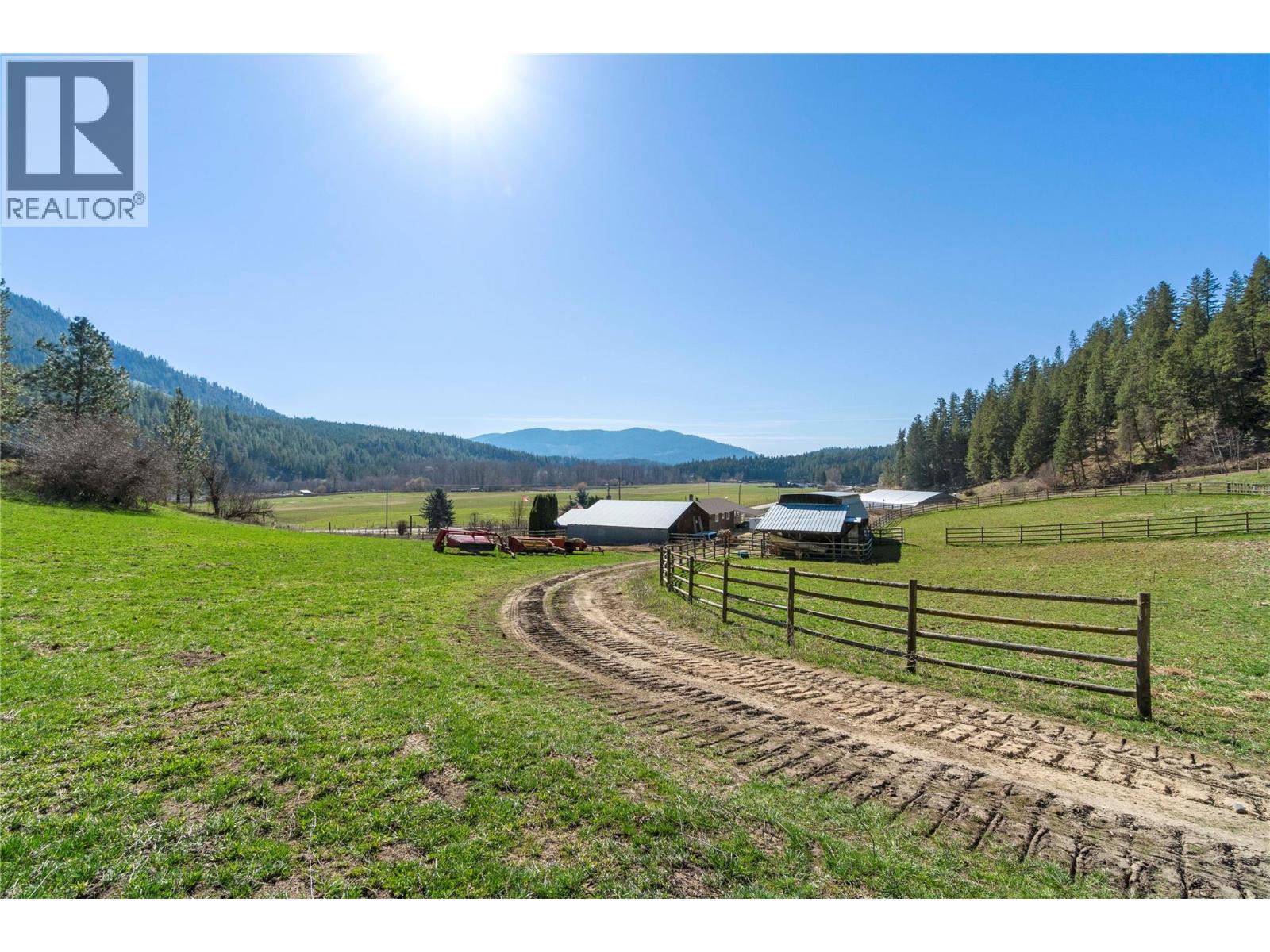2720 Salmon River Road, Salmon Arm
