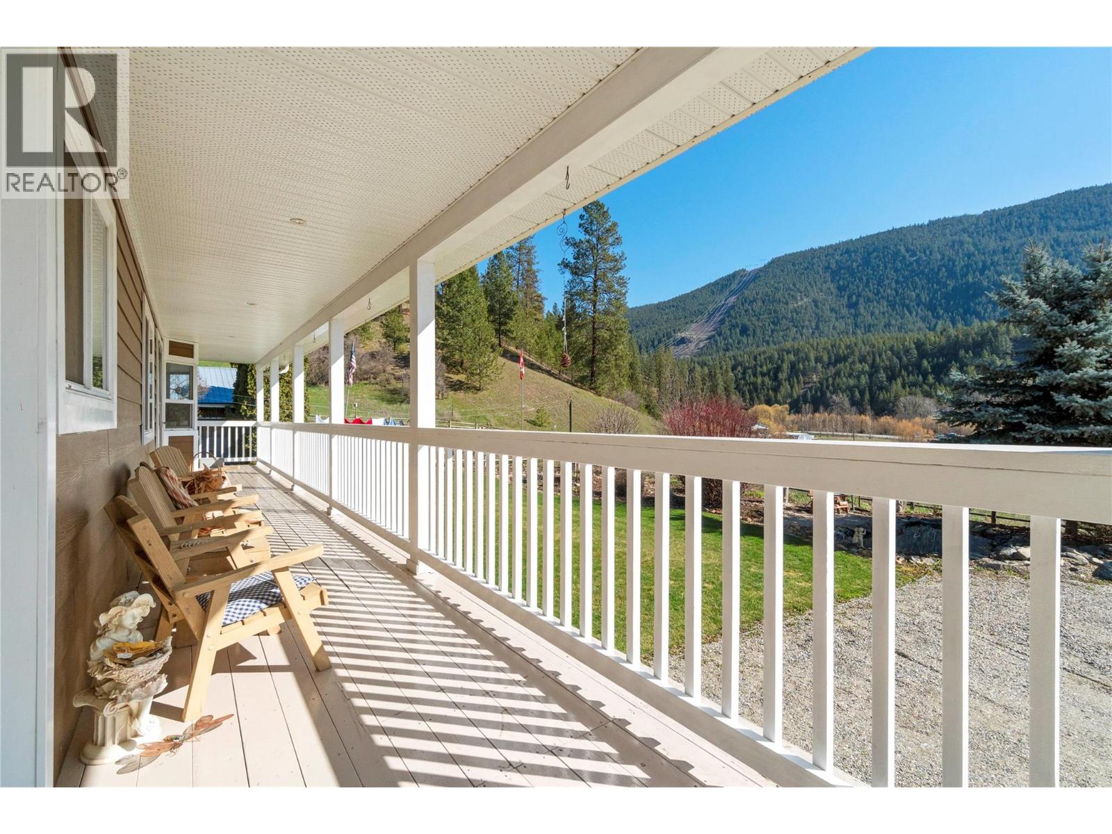 2720 Salmon River Road, Salmon Arm