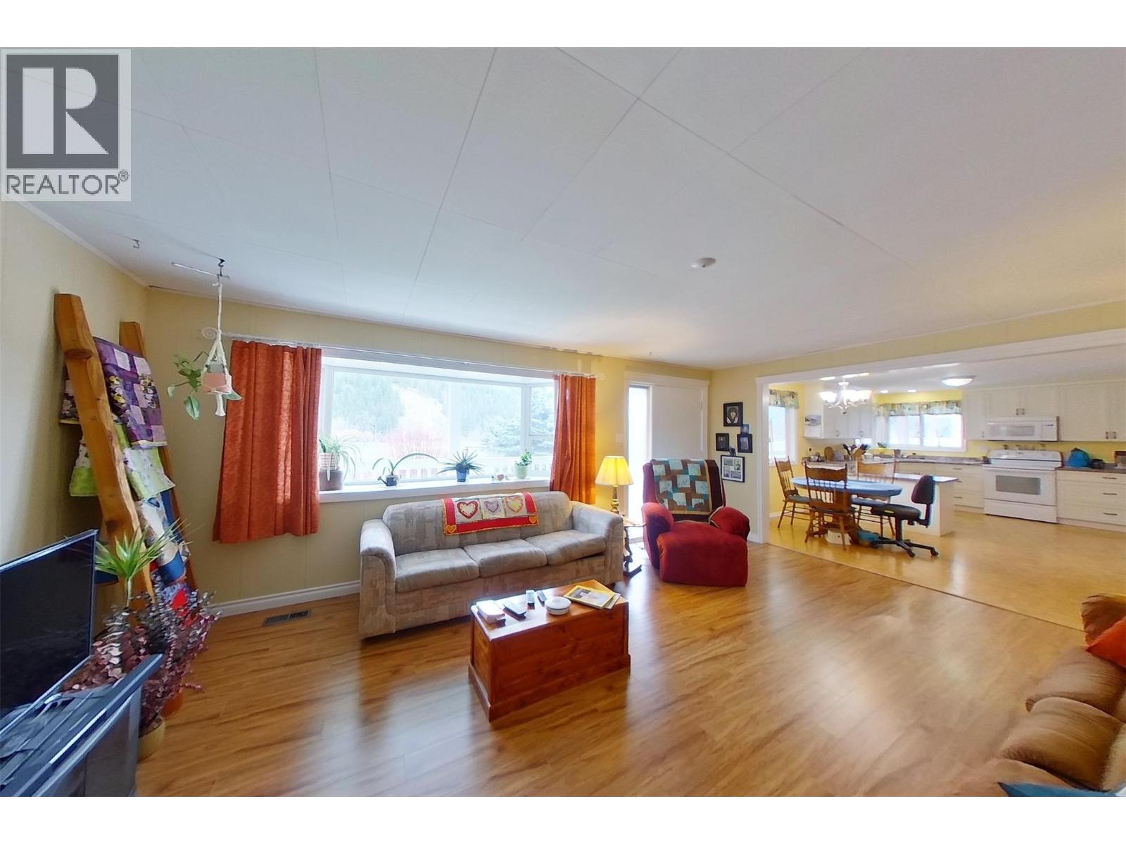 2720 Salmon River Road, Salmon Arm