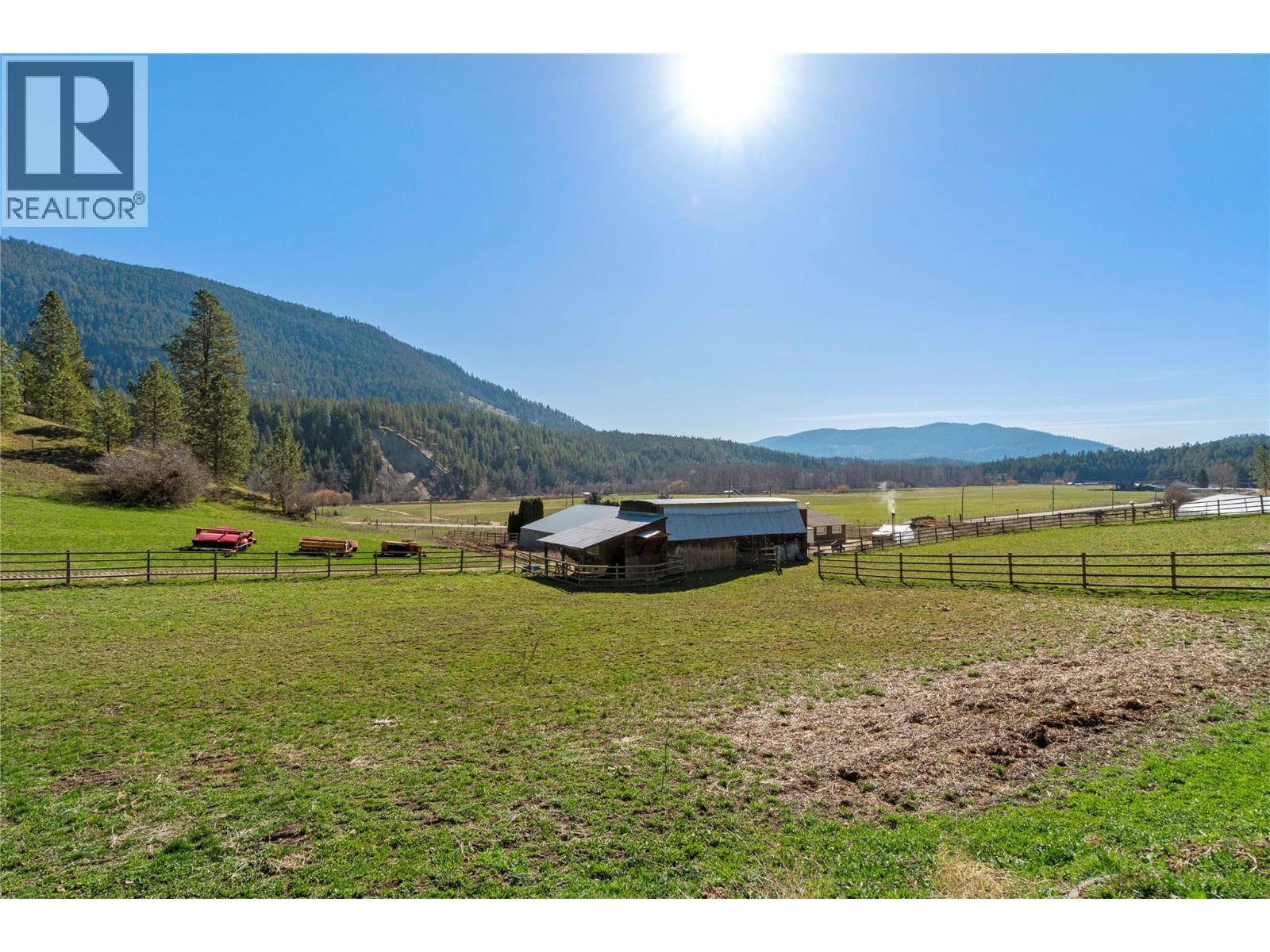 2720 Salmon River Road, Salmon Arm