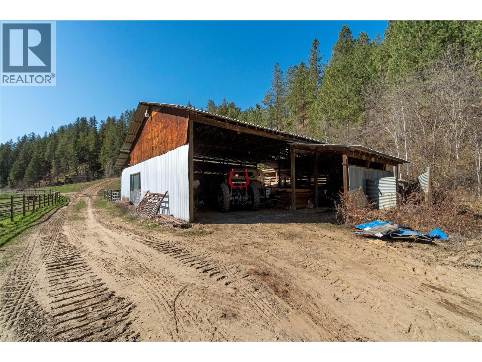 2720 Salmon River Road, Salmon Arm