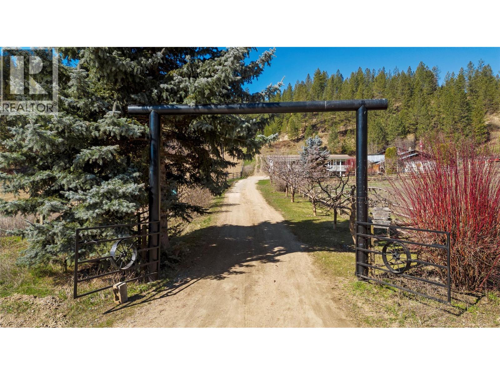 2720 Salmon River Road, Salmon Arm