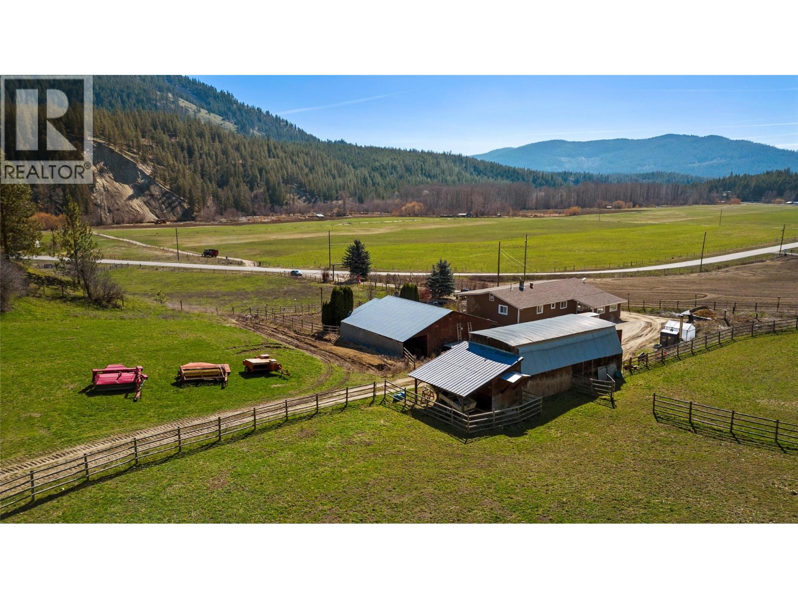 2720 Salmon River Road, Salmon Arm