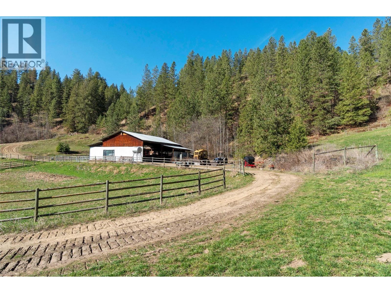 2720 Salmon River Road, Salmon Arm