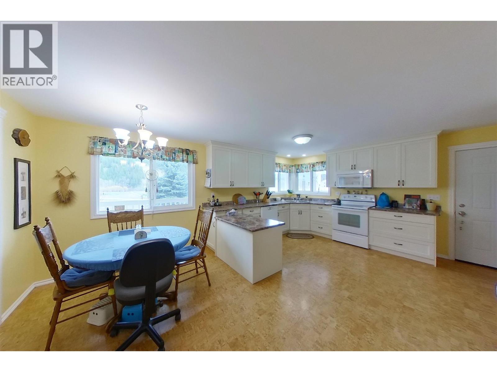 2720 Salmon River Road, Salmon Arm