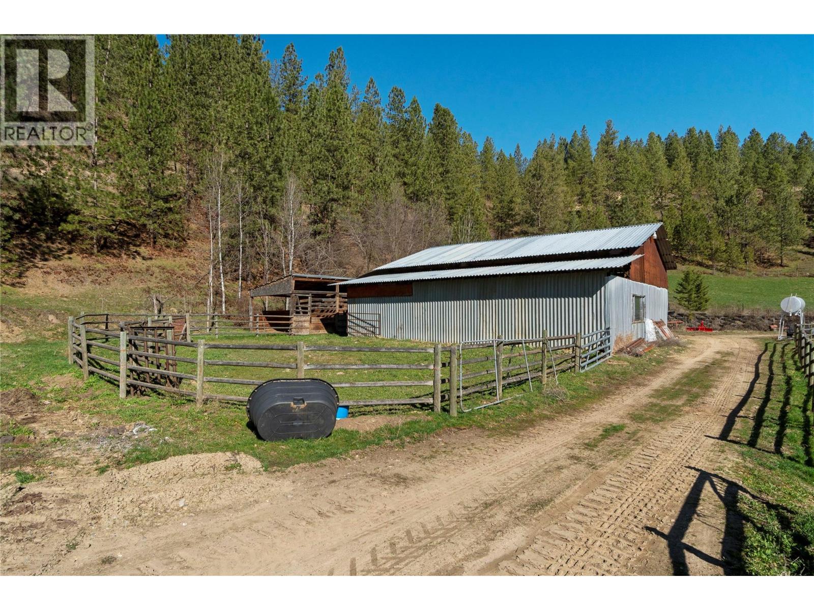 2720 Salmon River Road, Salmon Arm