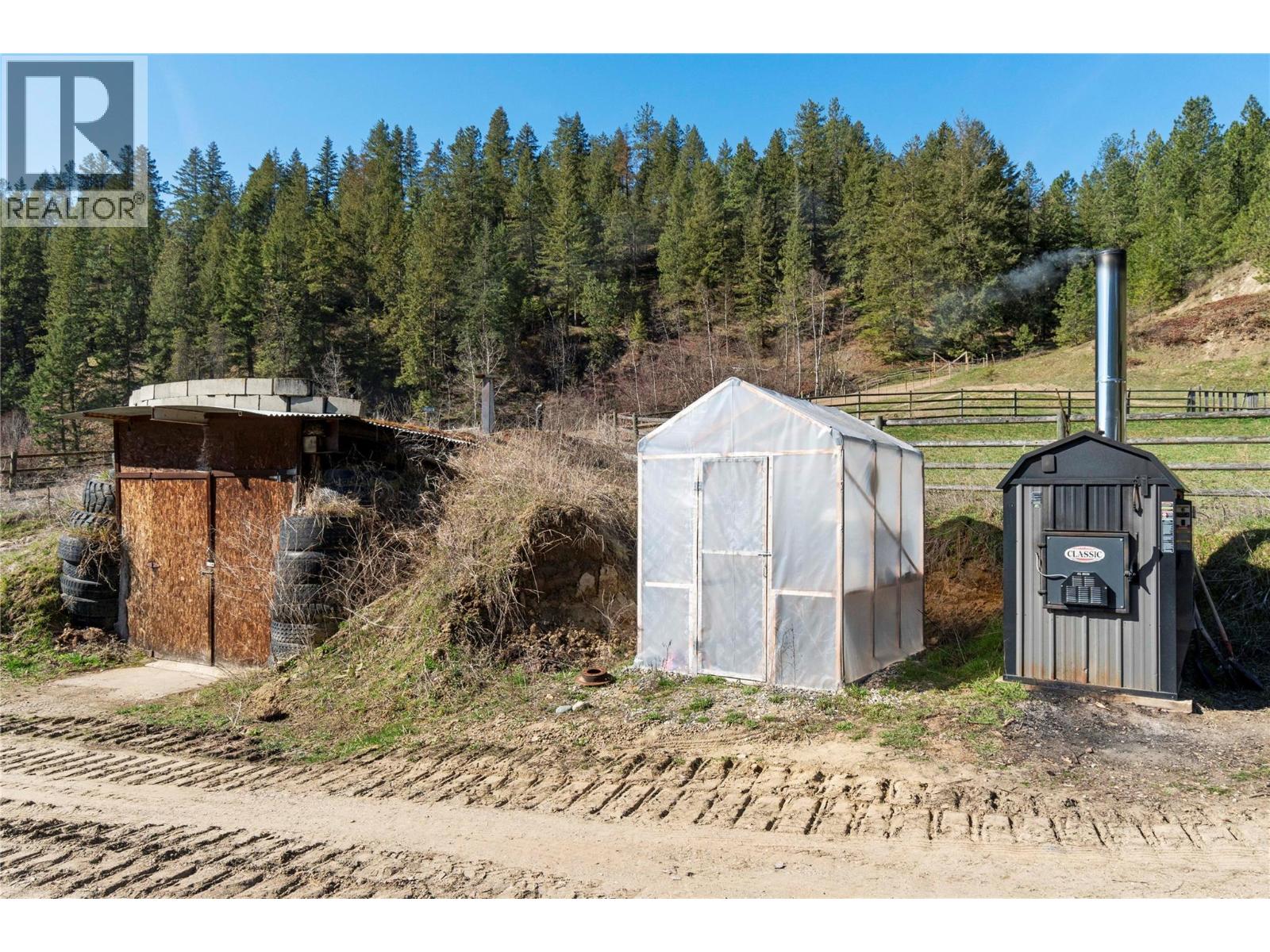 2720 Salmon River Road, Salmon Arm