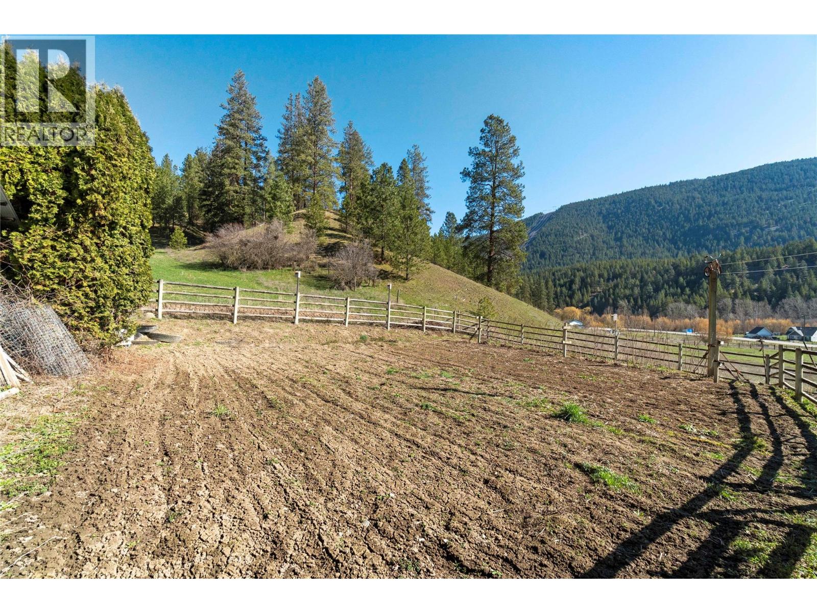 2720 Salmon River Road, Salmon Arm