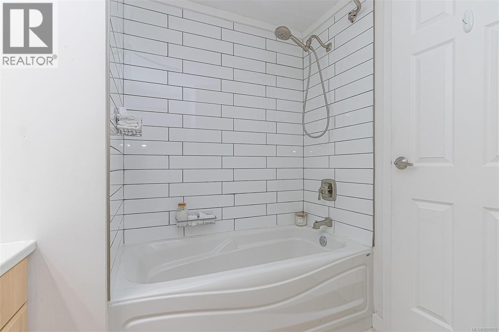 243 TWIGGLY WIGGLY RD - 20