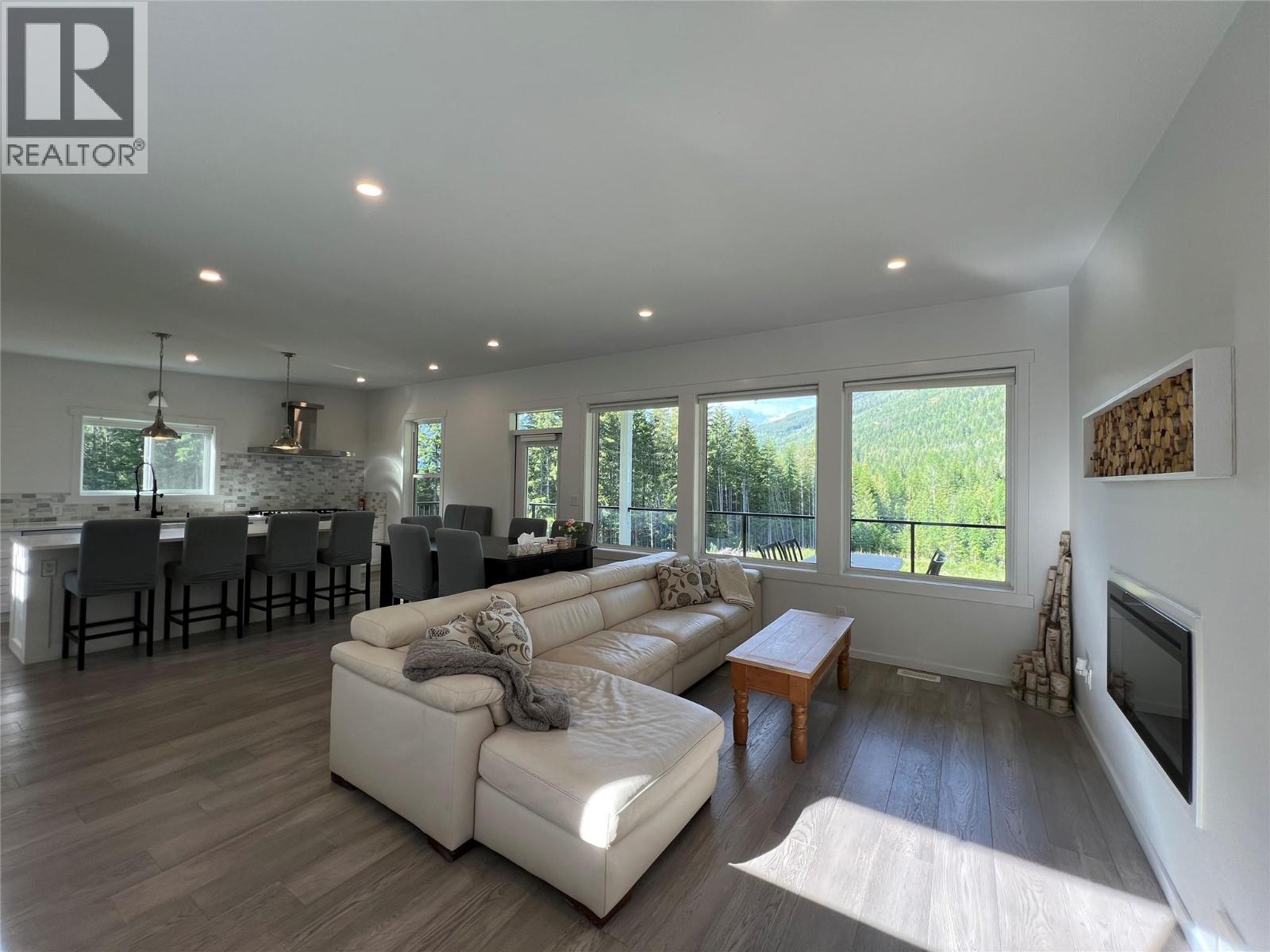 5090 50A Street NE, Salmon Arm