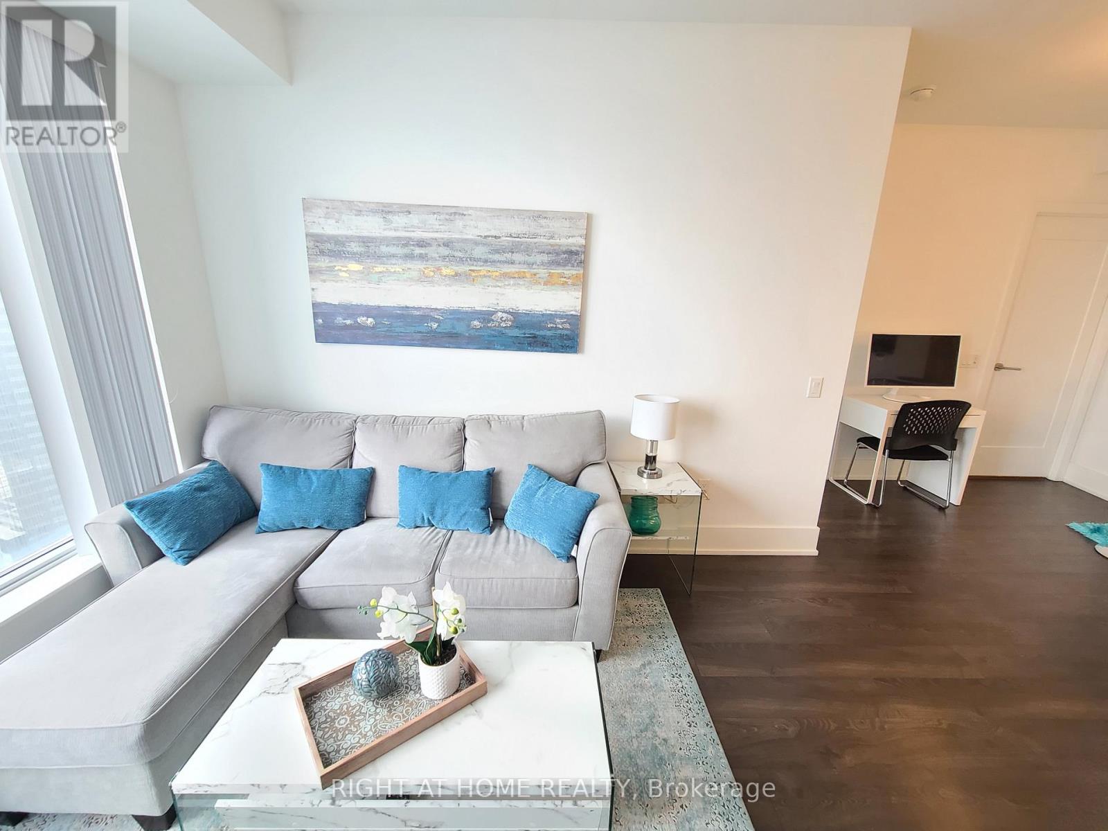 #3712 10 YORK STREET - 18