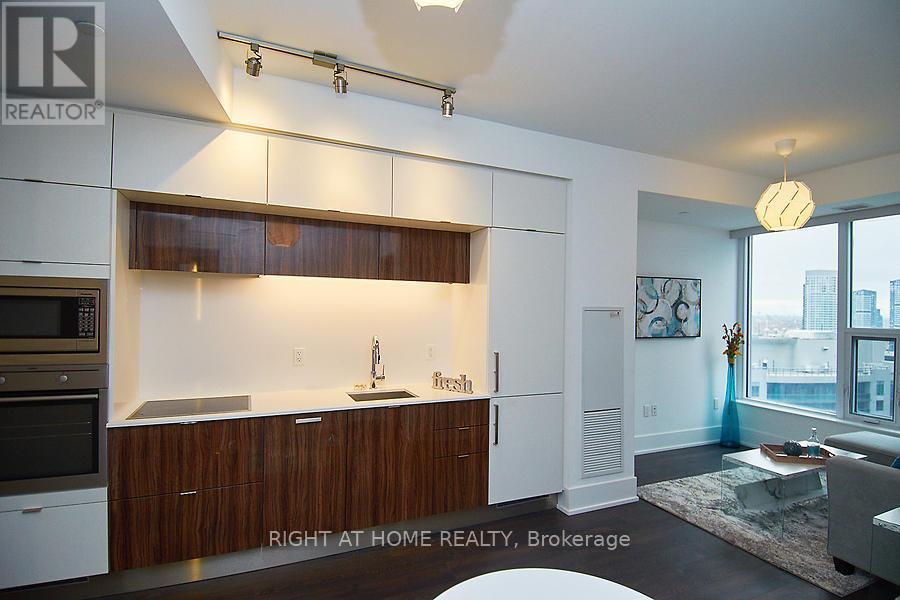#3712 10 YORK STREET - 21