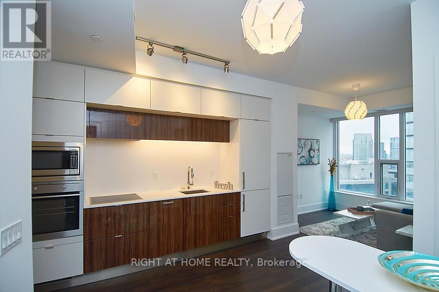 #3712 10 YORK STREET - 23