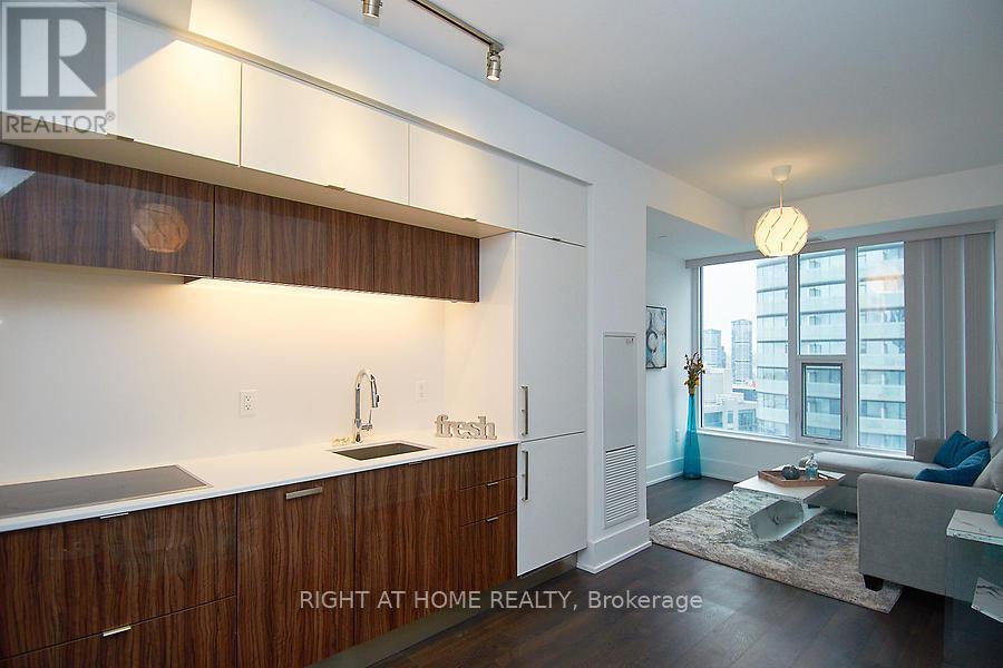 #3712 10 YORK STREET - 24
