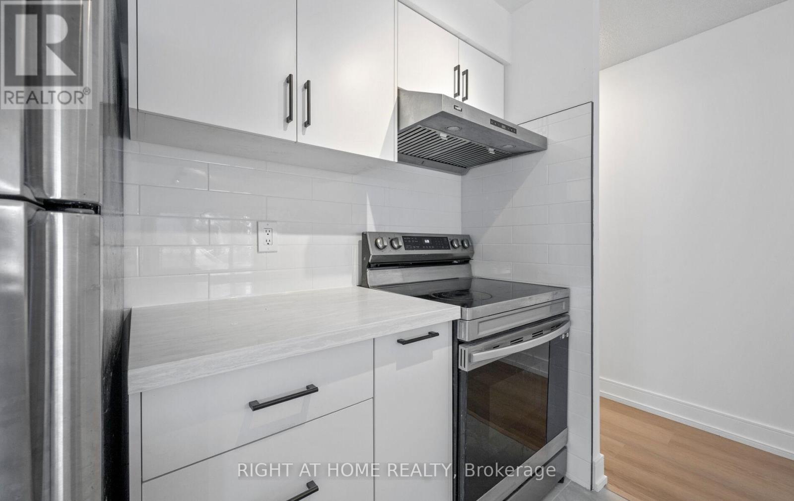 #219 600 QUEENS QUAY - 16