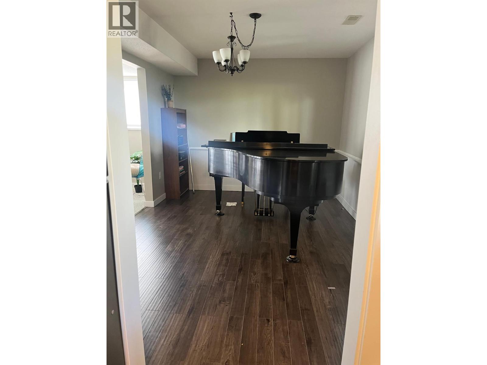 7415 Valley Heights Drive, Grand Forks