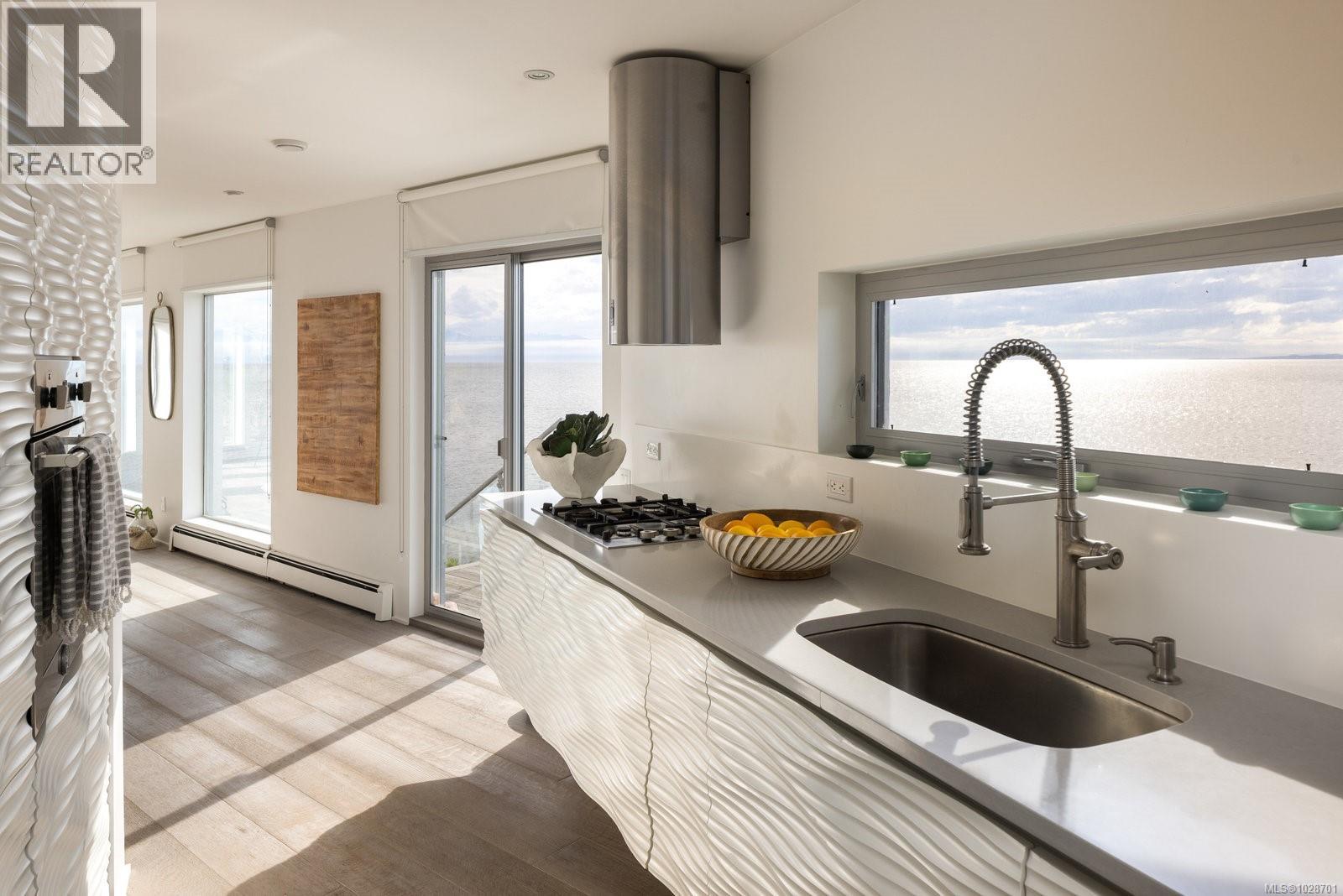  2179 Crescent Road, Oak Bay