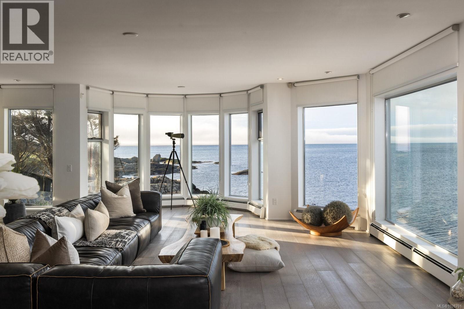  2179 Crescent Road, Oak Bay