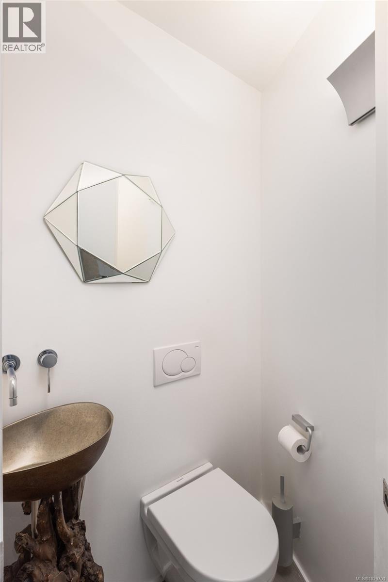  2179 Crescent Road, Oak Bay