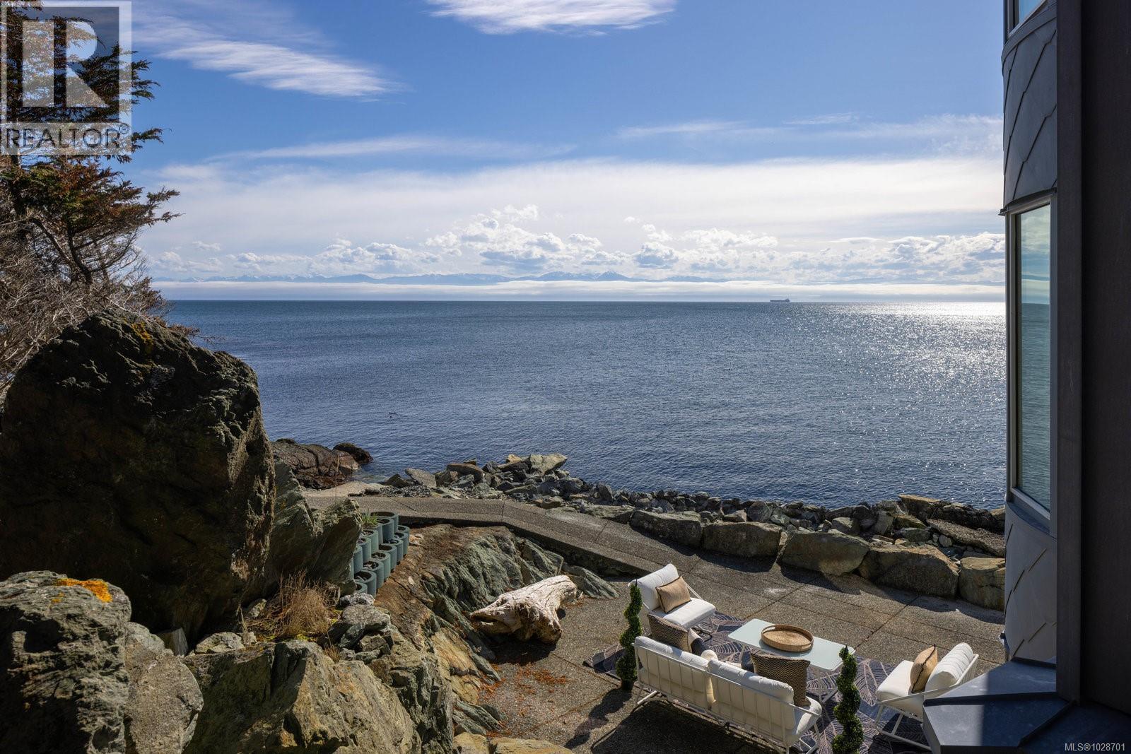  2179 Crescent Road, Oak Bay