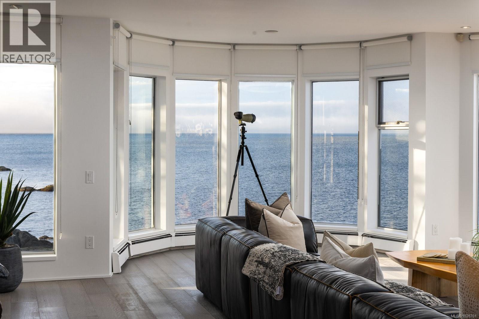  2179 Crescent Road, Oak Bay