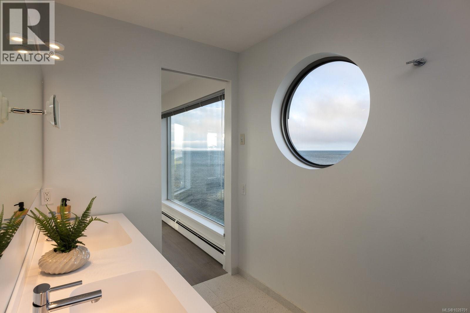  2179 Crescent Road, Oak Bay