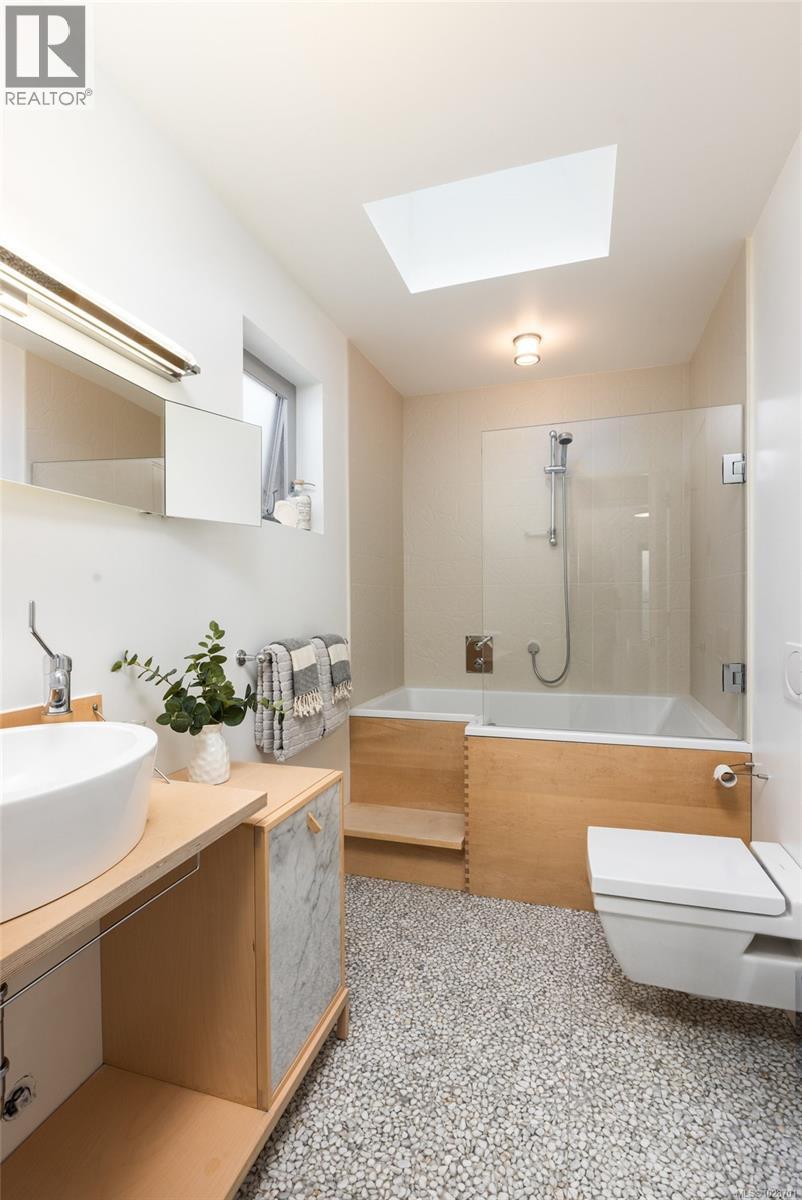  2179 Crescent Road, Oak Bay