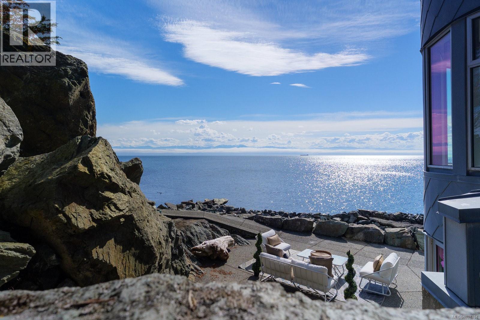  2179 Crescent Road, Oak Bay