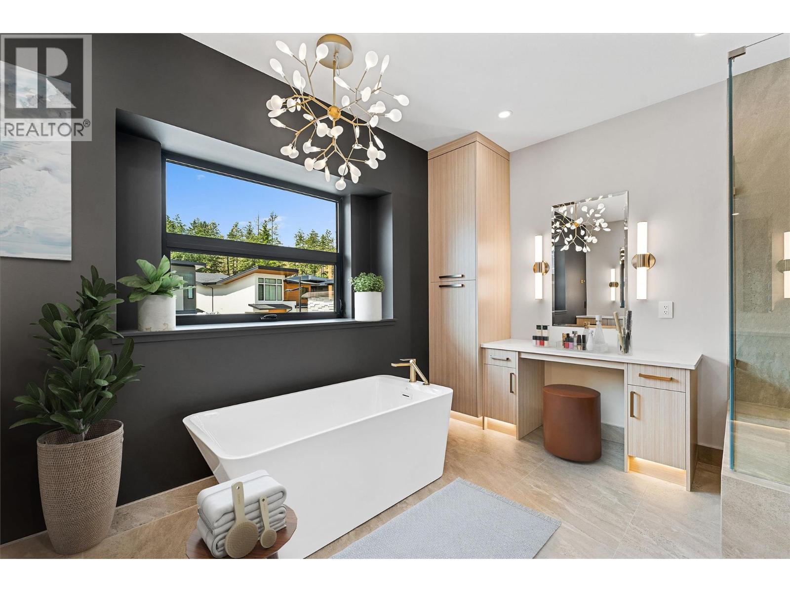  10313 Long Road, Lake Country