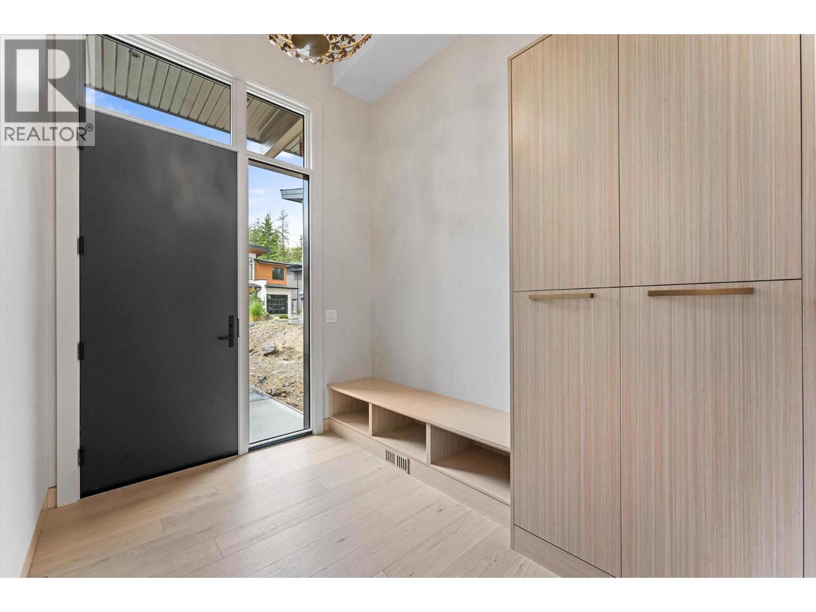  10313 Long Road, Lake Country